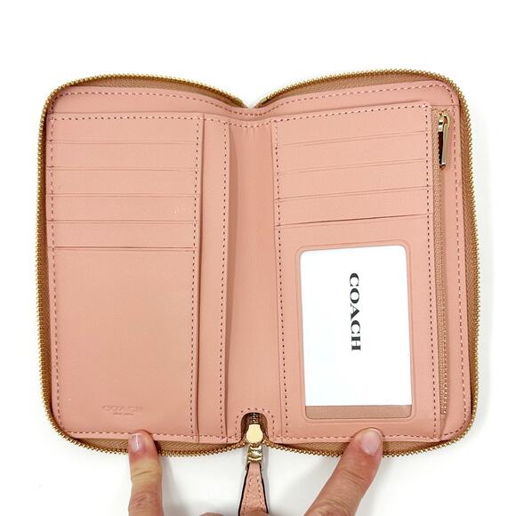 Coach Medium Id Zip Wallet in Shell Pink Leather C4124 - Picture 4 of 9